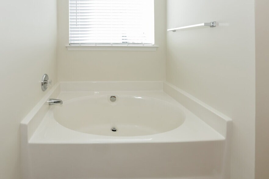 Building Photo - 2722 Forest Grove Ct