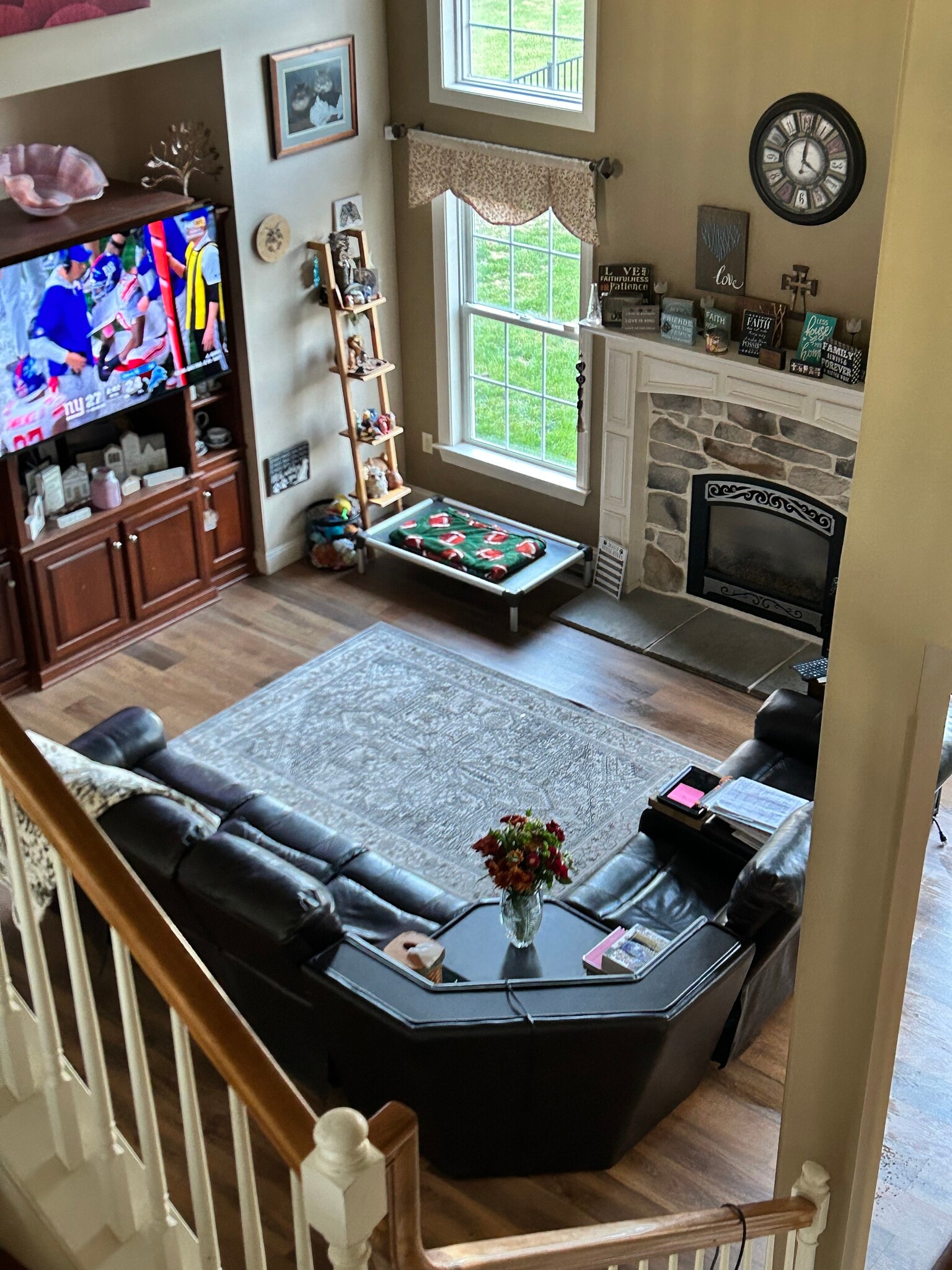 Family room - 84 Valley Ln