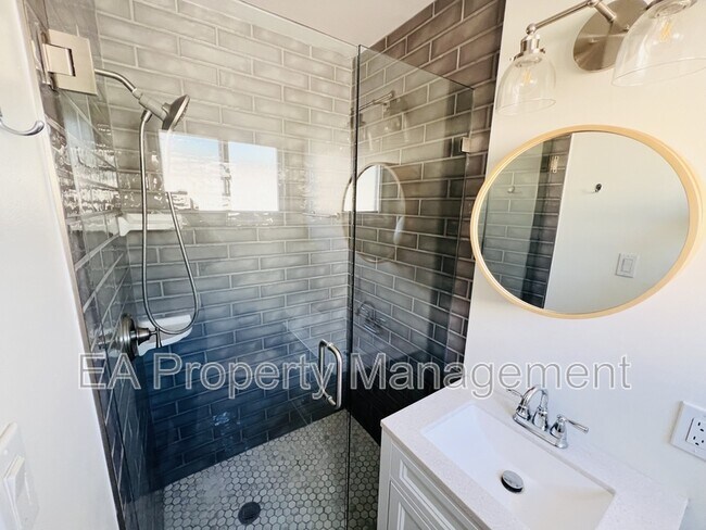 Building Photo - 1208 Alcazar St NE