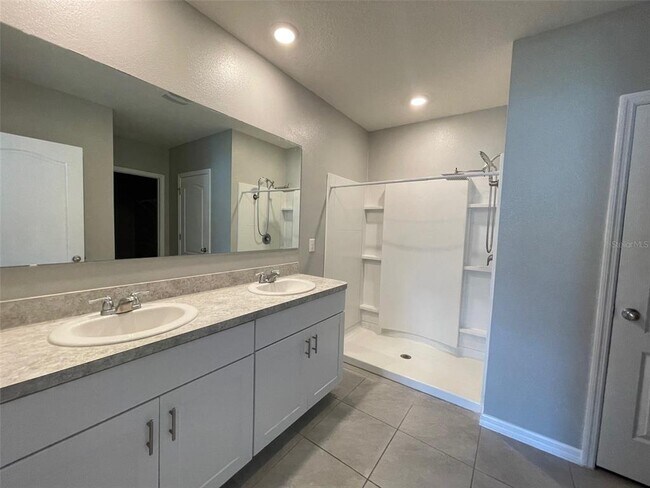 Building Photo - 3307 Summerdale Way