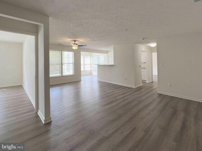 Building Photo - 705 Harvest Run Dr