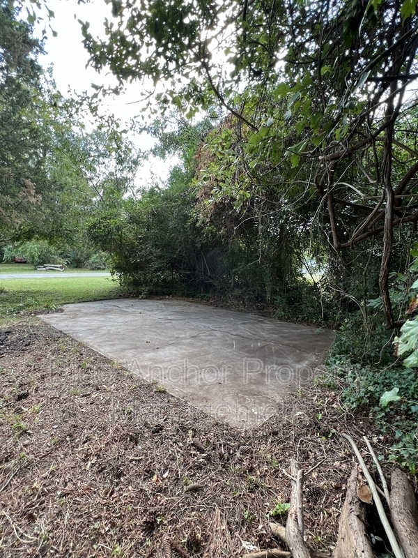 Building Photo - 610 Jenkins Ave