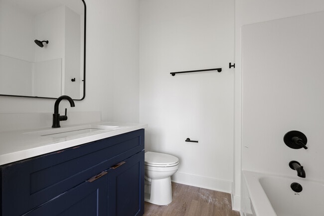 Building Photo - 733 Hopkins St