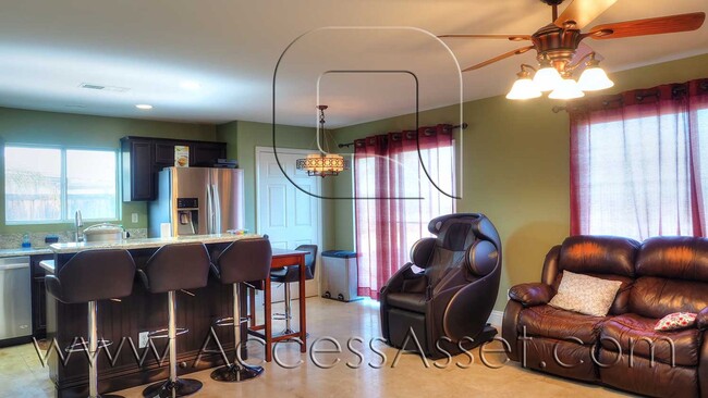 Building Photo - Large 4 Bed/3 Bath Home with an Incredible...
