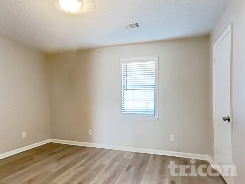 Building Photo - 11069 Hunters Ln