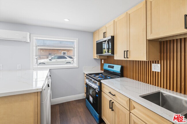 Building Photo - 4622 W 149th St