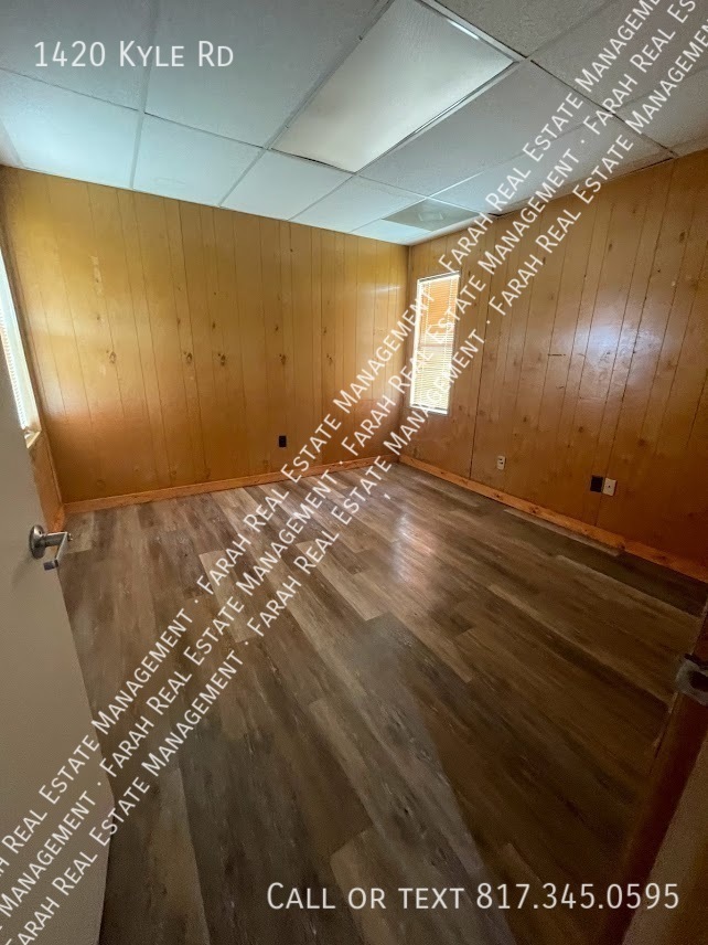 Building Photo - 1420 Kyle Rd