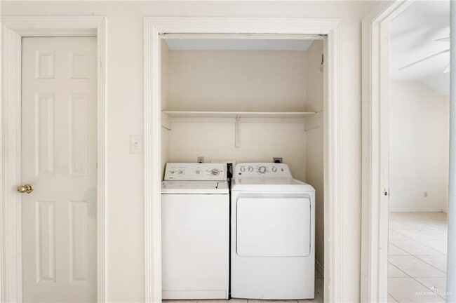 Building Photo - 13 South Dr