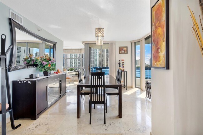 Building Photo - 3500 Mystic Pointe Dr