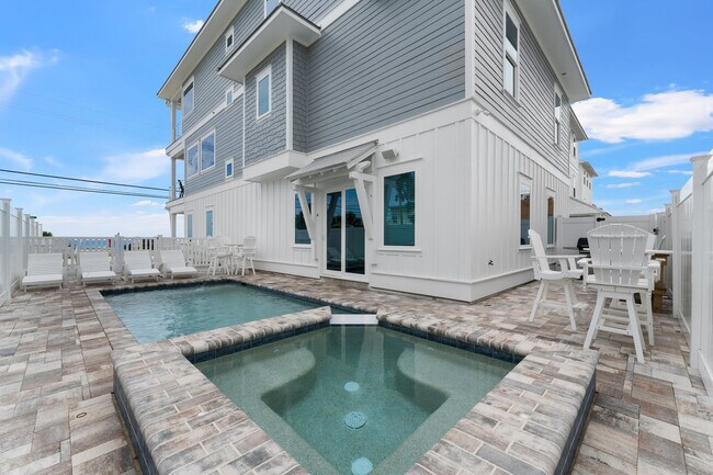 Building Photo - 14300 Front Beach Rd