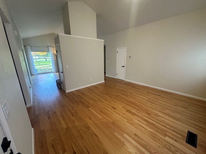 Building Photo - 19297 Mountain Meadow N