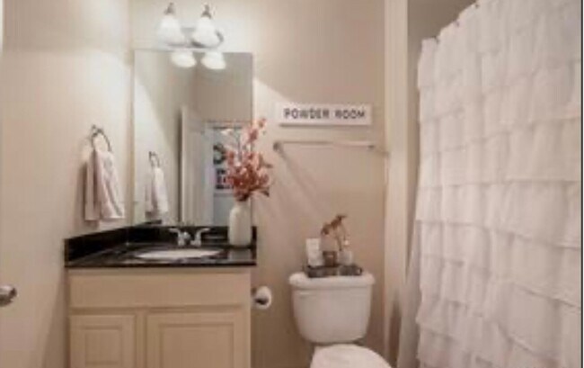 Building Photo - Furnished 3 bed, 3 bath Houndstooth Condo available Fall 26