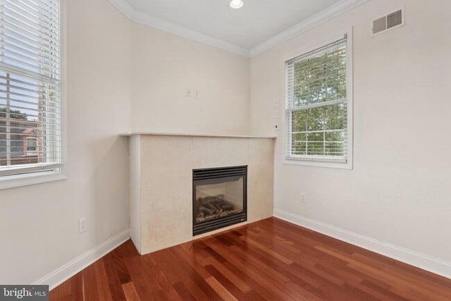 Building Photo - 2423 Grays Ferry Ave