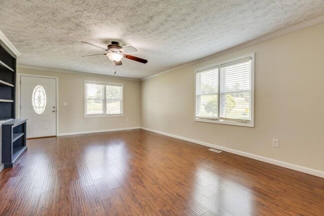 Building Photo - 4221 Maplewood St