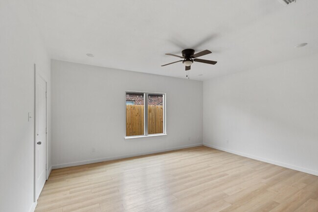 Building Photo - 5708 Kemper St