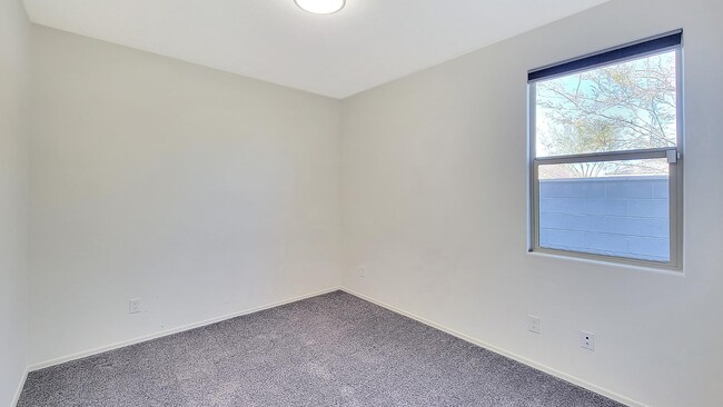 Building Photo - 14142 S 177th Dr