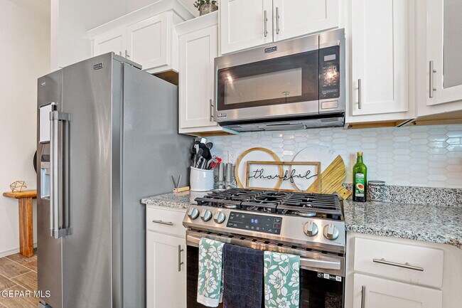Building Photo - 12741 Gloria Castillo St