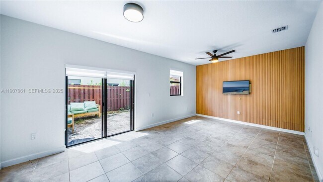 Building Photo - 144 SE 34th Ave