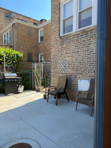 Building Photo - 8041 Kilpatrick Ave