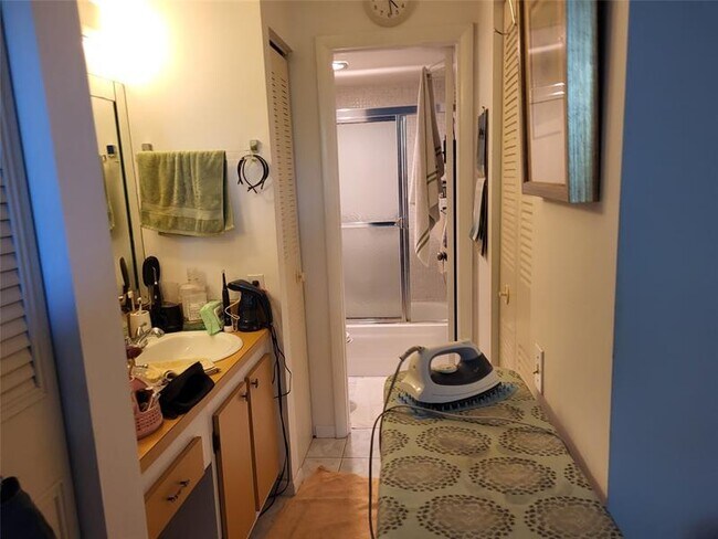 Building Photo - 9070 Lime Bay Blvd