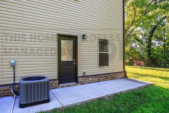 Building Photo - 402 Shelby St