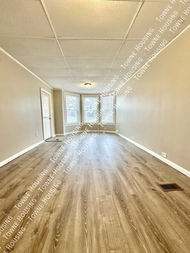 Building Photo - 40 Lawrence Pl