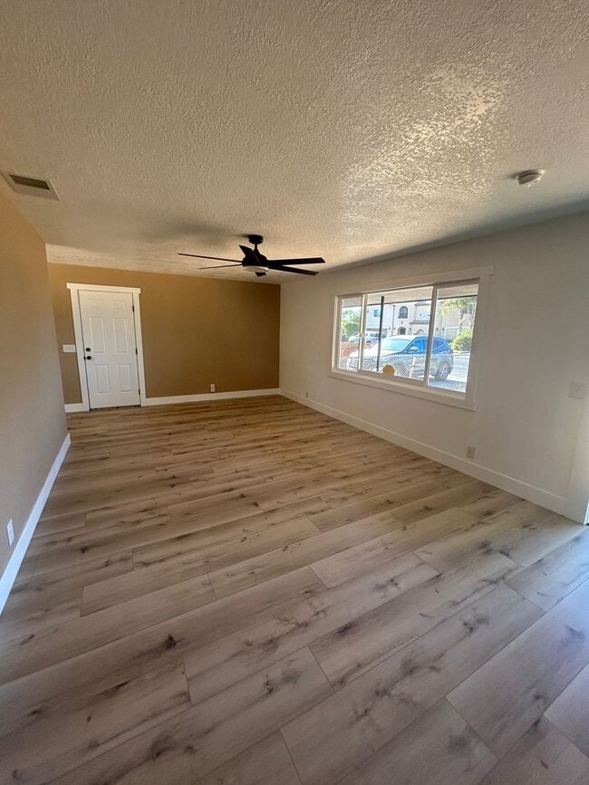 Primary Photo - NEW, NEW NEW in Hanford