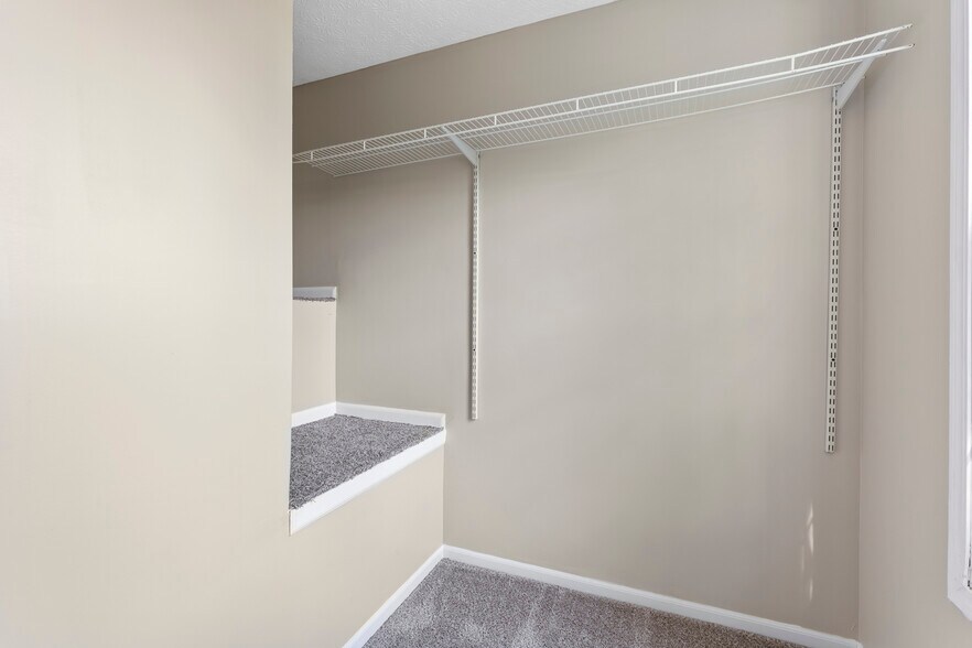 Building Photo - 5710 Silver Spurs Ln