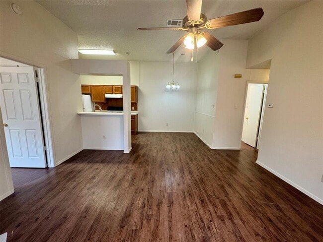 Building Photo - 1510 S Medina St