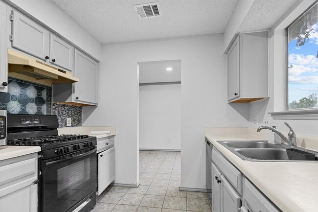 Building Photo - 1702 Spiderlily View