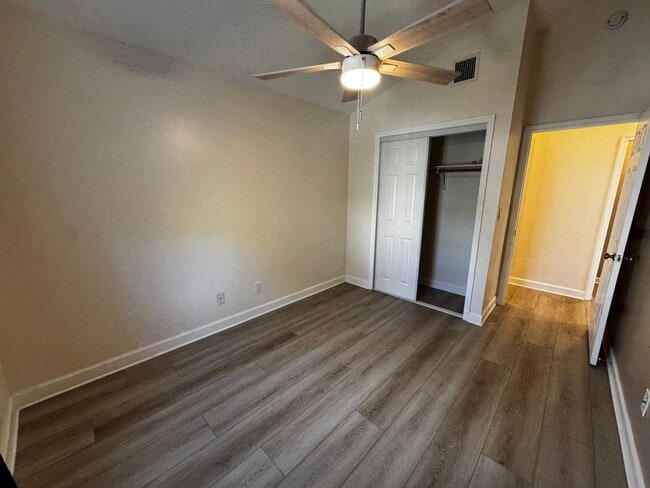 Building Photo - Key West Condo For Rent