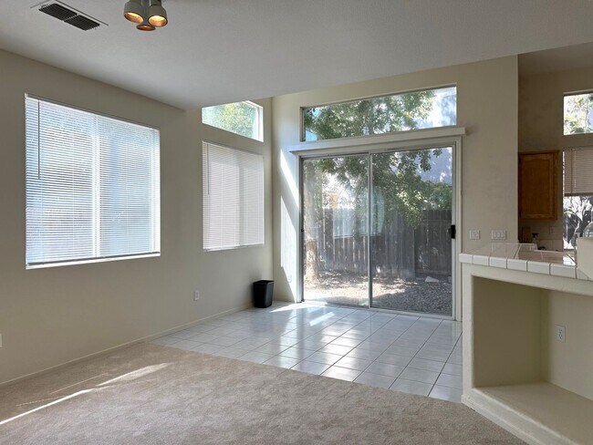 Building Photo - 282 Oak Briar Ct