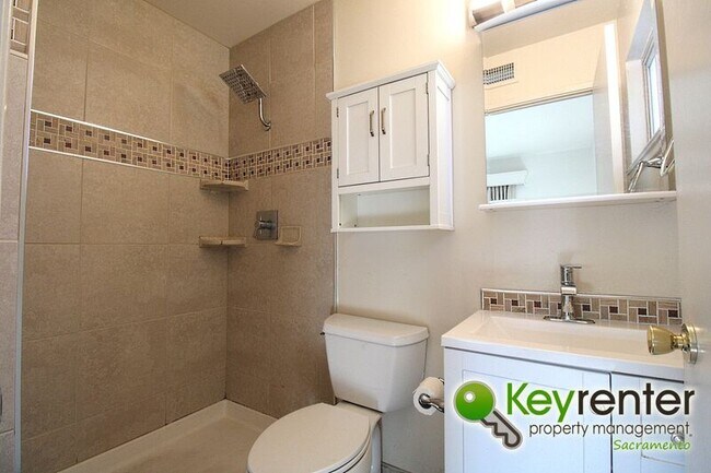 Building Photo - 2308 Rogue River Dr