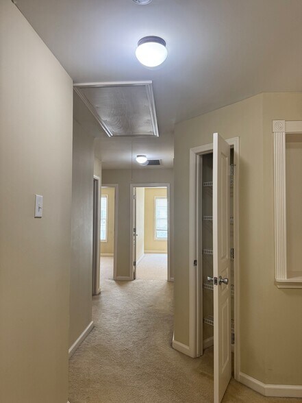 Building Photo - 6215 Elmshorn Way