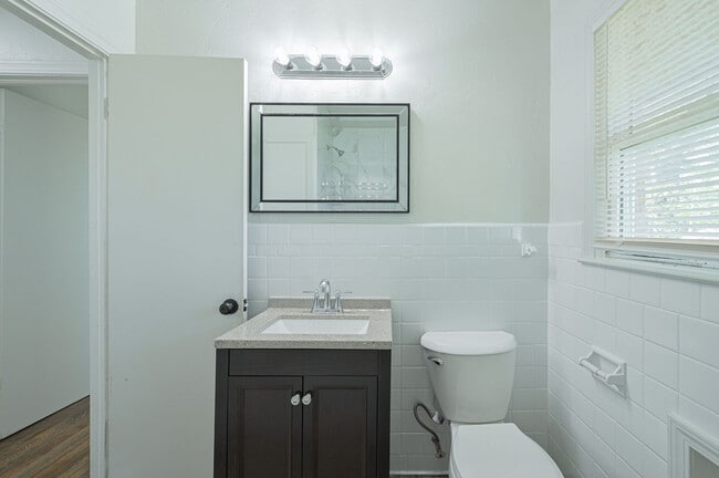 Building Photo - 1349 Kinkaid Dr