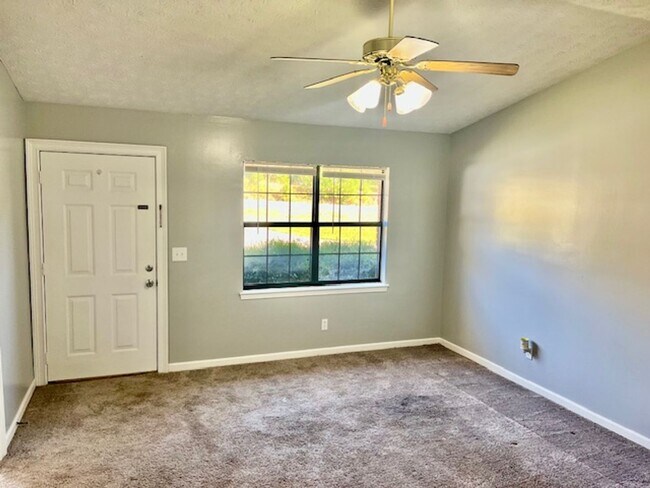 Building Photo - 131 Woods Rd NW