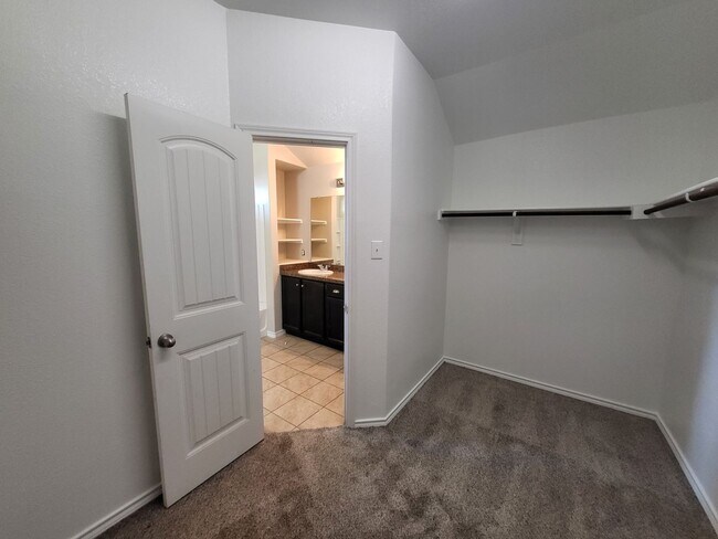 Building Photo - 7017 Mohegan Dr