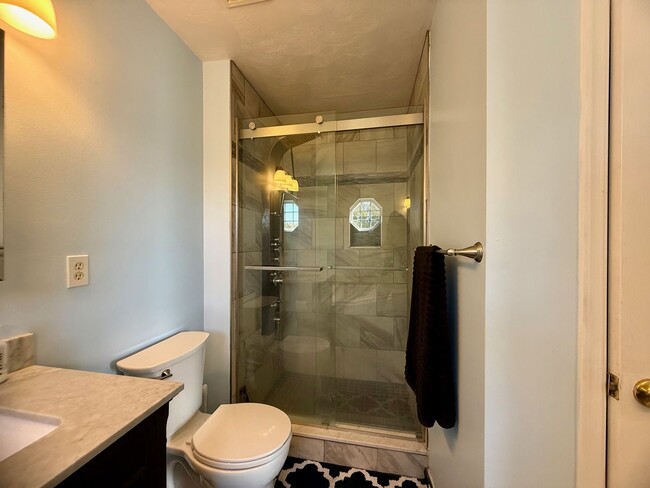 Building Photo - Beautiful 4 Bedroom Home for Rent – Pet Fr...