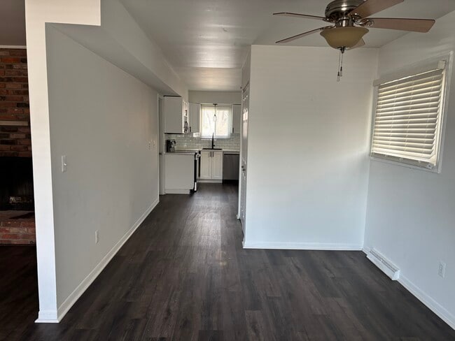 Building Photo - 620 Nahma Ave