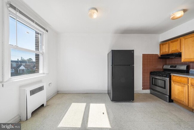 Building Photo - 1115 E Upsal St