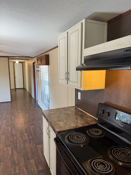 Building Photo - 202 Evelyn Ave