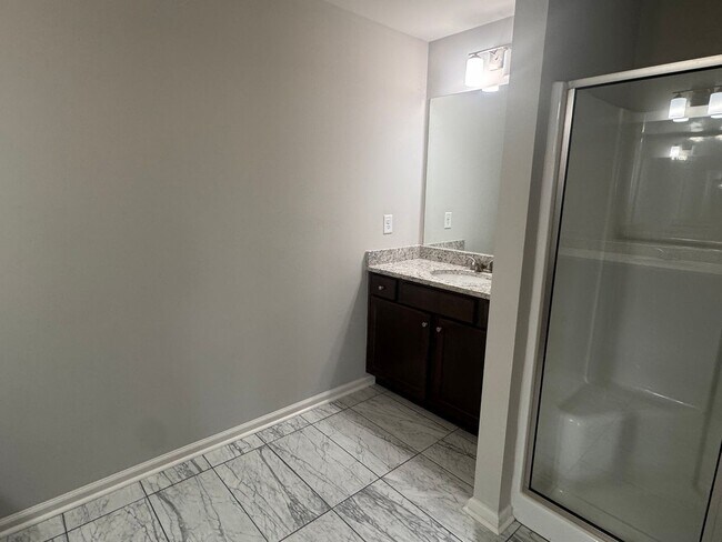 Building Photo - Spacious and Well-Appointed 3BR/2BA Home in Flowery Branch