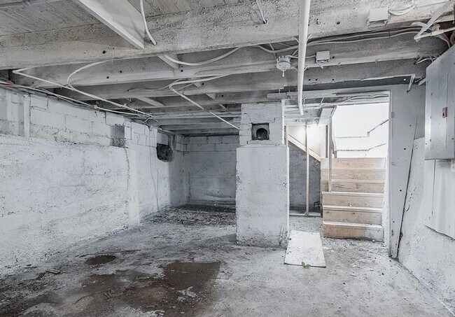 Building Photo - 1023 Thomas V Bryant Dr