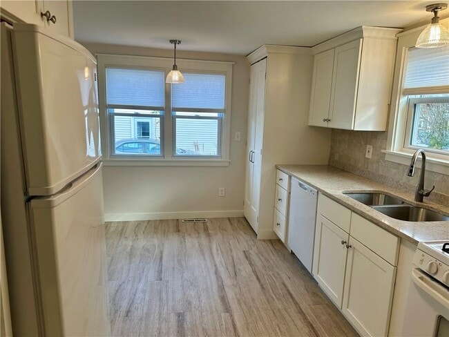 Building Photo - 54 Planet Ave