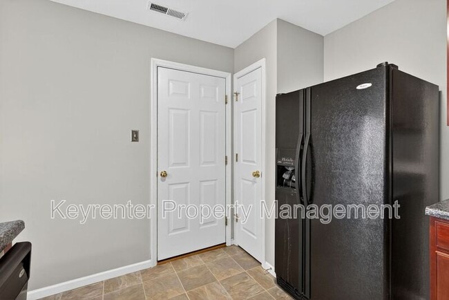 Building Photo - 1111 Ridgeway Dr