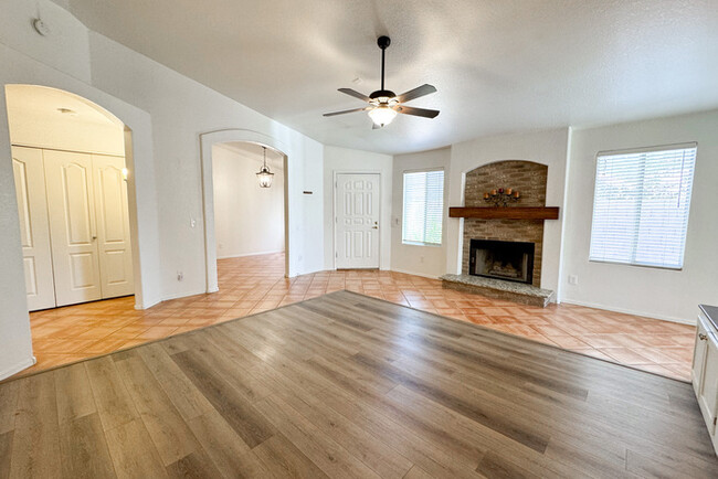 Building Photo - Home at 51st Ave/ Loop 101! . JOIN THE WAI...