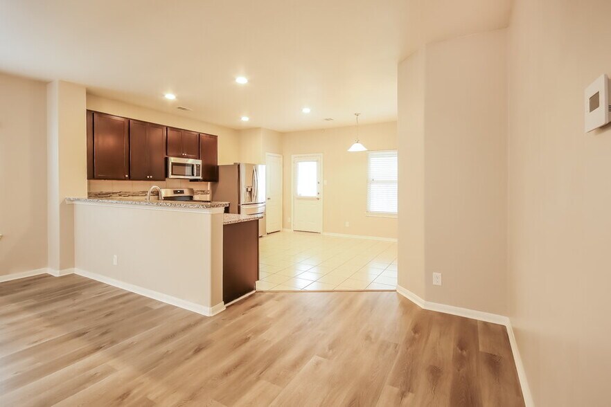 Building Photo - 138 Pequin Rd