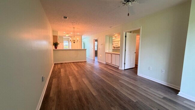 Building Photo - 619 Waterway Village Blvd