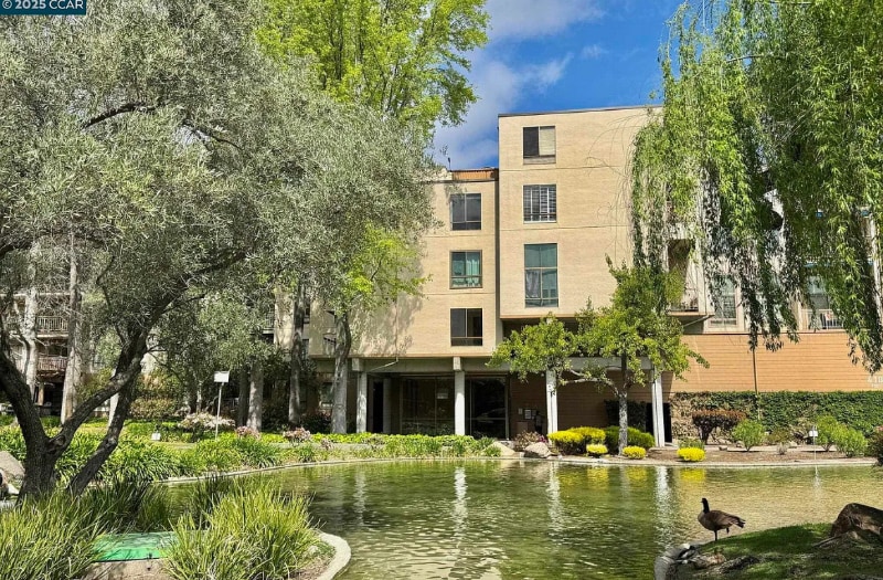 Building Photo - 202 N Civic Dr