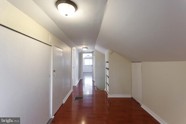 Building Photo - 1213 Friendship St